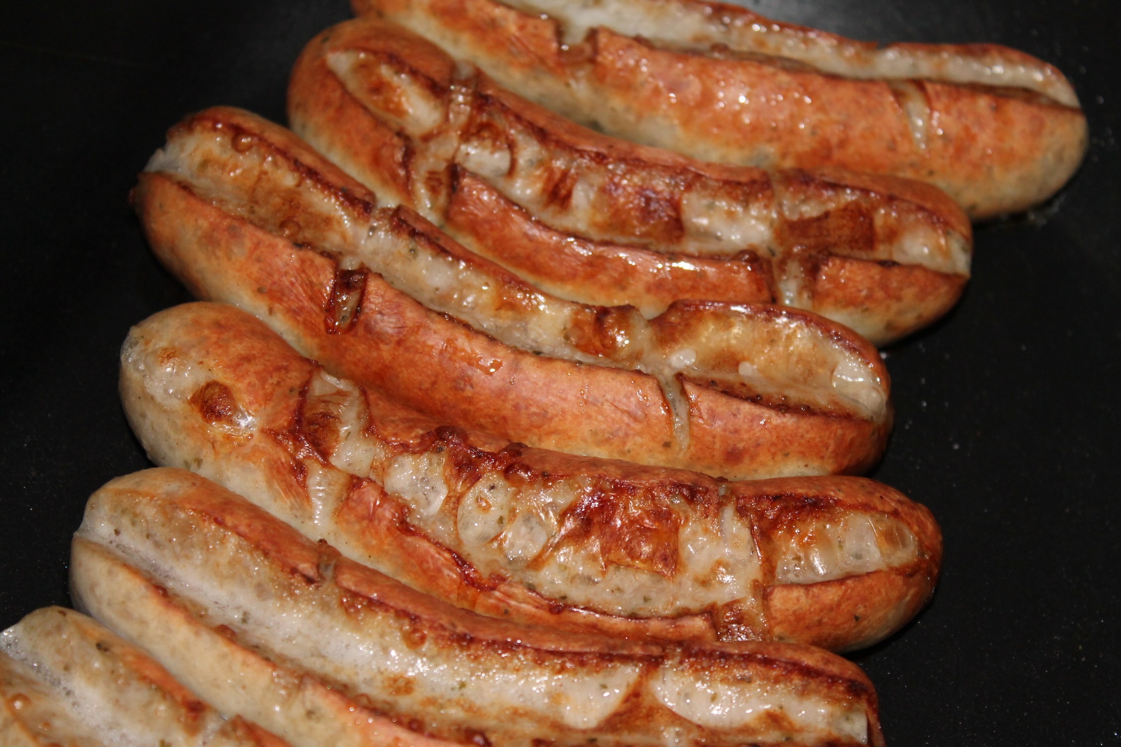 Bratwurst im Brötchen